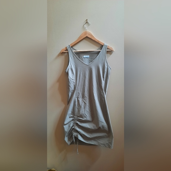 Columbia Dresses & Skirts - Columbia taupe v-neck dress